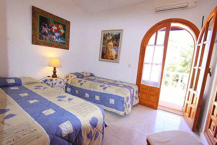 Image No.15-3 Bed Townhouse for sale