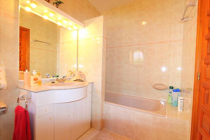 Image No.17-3 Bed Townhouse for sale