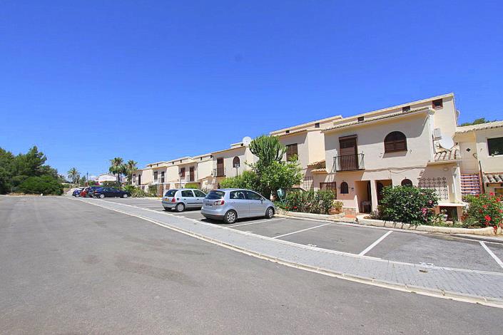 Image No.24-3 Bed Townhouse for sale