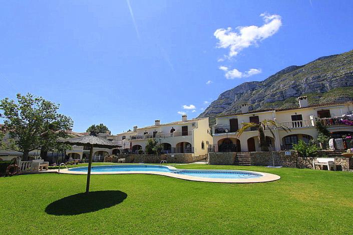 Image No.25-3 Bed Townhouse for sale