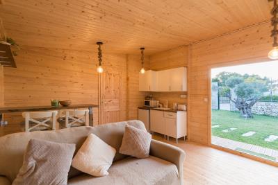 15--Guest-Cabin-Lounge