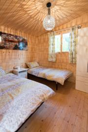 16--Guest-Cabin-Bedroom