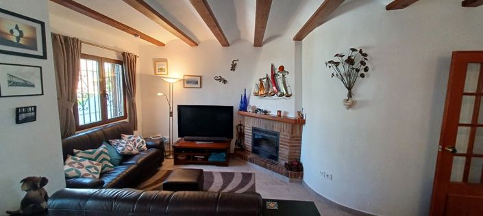 Image No.12-3 Bed Property for sale