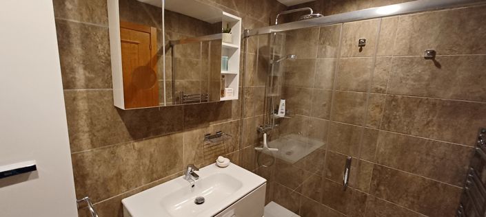 Image No.25-3 Bed Property for sale