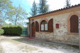 Image No.2-Chalet de 2 chambres à vendre à Montelparo