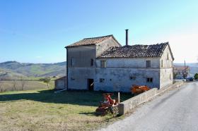 Image No.1-4 Bed Farmhouse for sale