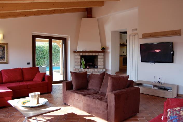 Image No.10-2 Bed Country House for sale