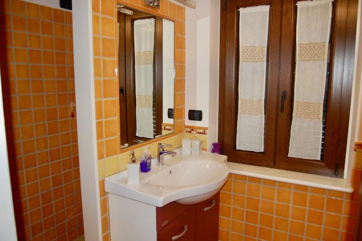 Image No.15-2 Bed Country House for sale