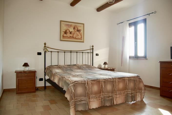 Image No.17-2 Bed Country House for sale