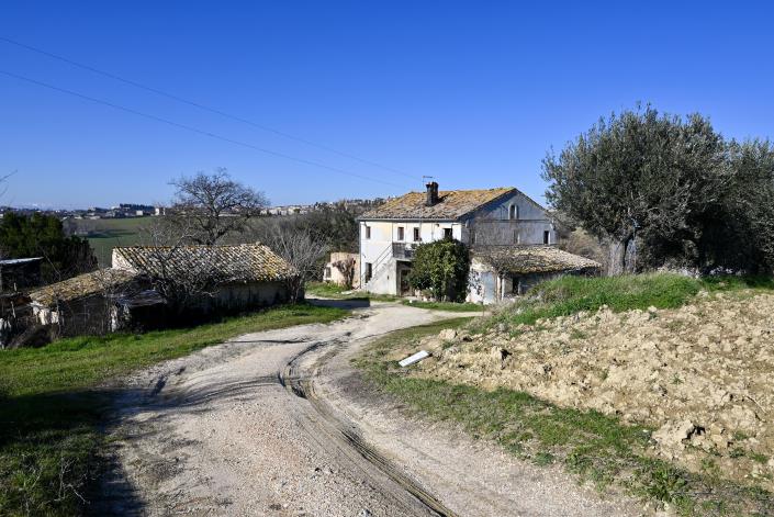 Image No.1-Ferme de 3 chambres à vendre à Recanati