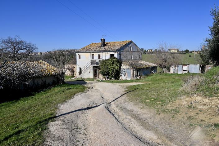 Image No.4-3 Bed Farmhouse for sale
