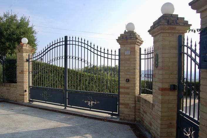 Image No.2-3 Bed Country House for sale