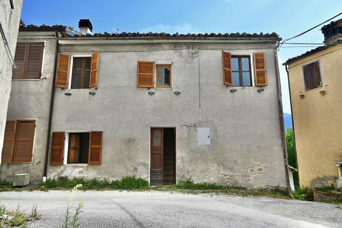 Image No.1-Maison de village de 3 chambres à vendre à Sarnano