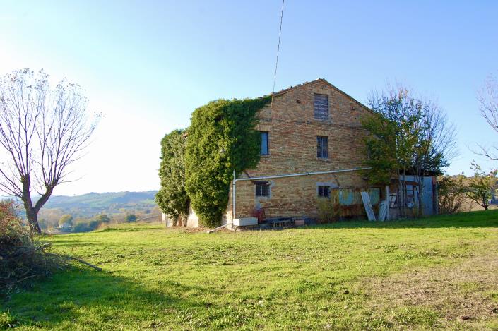 Image No.2-Ferme de 5 chambres à vendre à Montegranaro