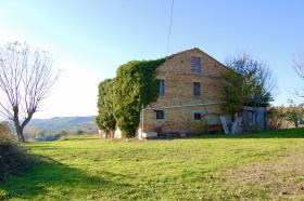 Image No.1-Ferme de 5 chambres à vendre à Montegranaro