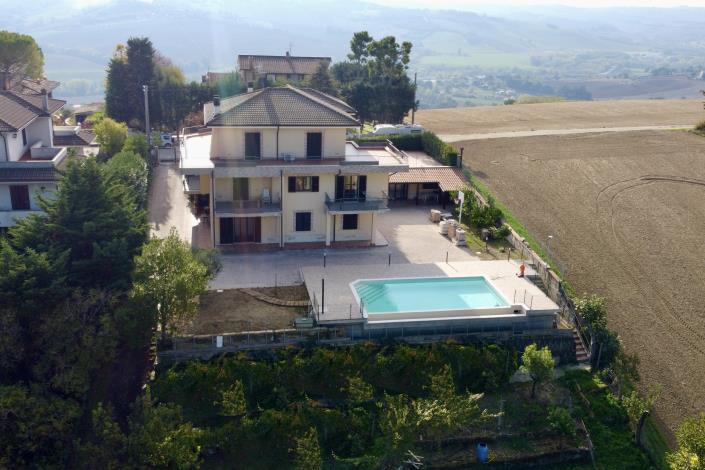 Image No.2-5 Bed Villa for sale