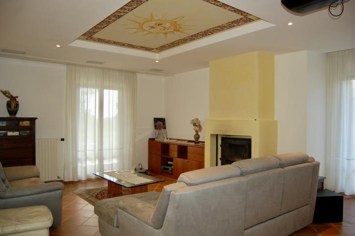 Image No.6-5 Bed Villa for sale