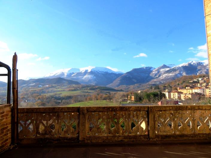 Image No.2-6 Bed Townhouse for sale