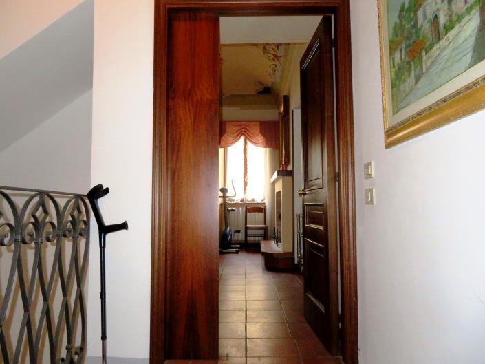 Image No.17-6 Bed Townhouse for sale