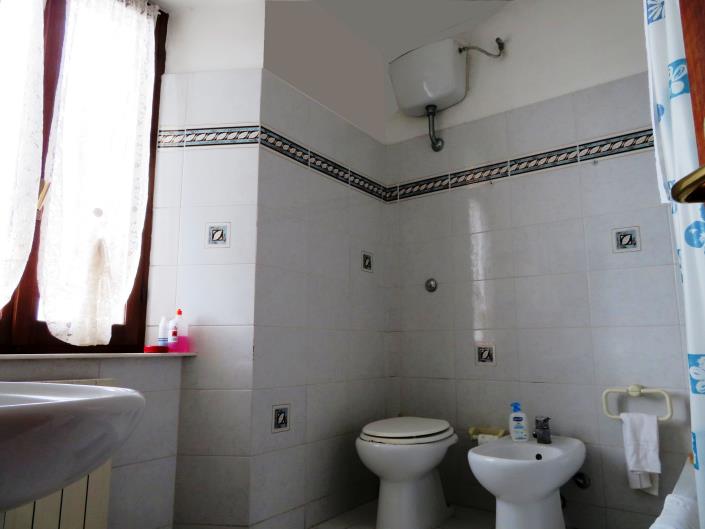 Image No.23-6 Bed Townhouse for sale