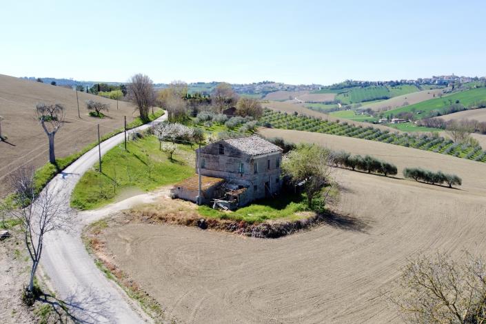 Image No.2-Ferme de 3 chambres à vendre à Torre San Patrizio