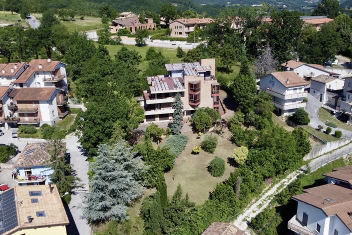 Image No.1-Villa / Détaché de 8 chambres à vendre à Sarnano