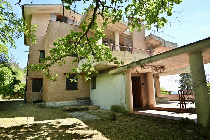 Image No.13-Villa / Détaché de 8 chambres à vendre à Sarnano