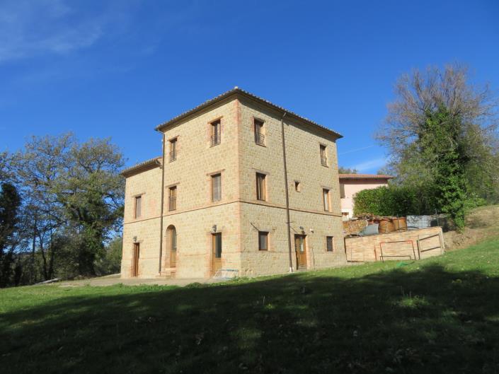 Image No.2-4 Bed Country House for sale