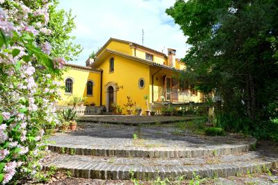 1 - Montecassiano, Villa
