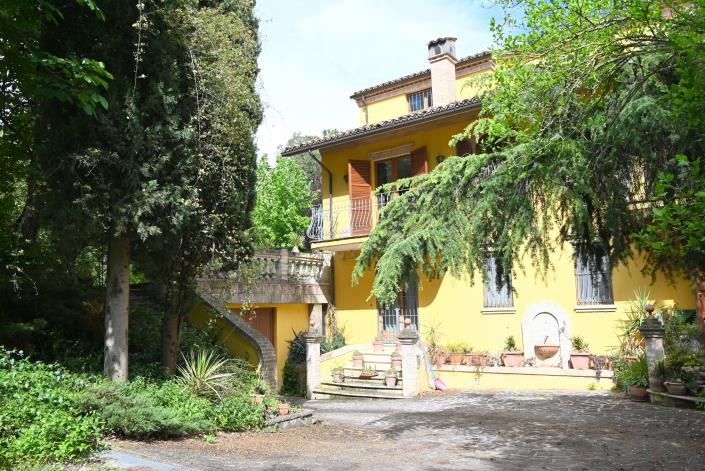 Image No.9-6 Bed Villa for sale