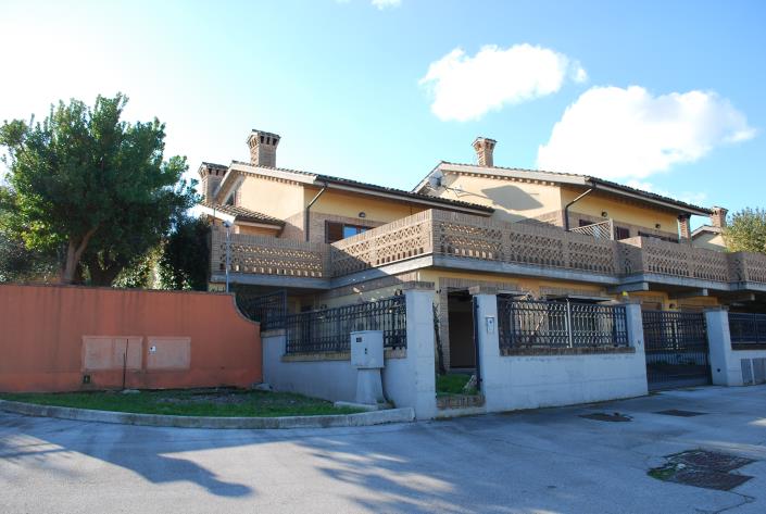 Image No.1-Jumelé de 3 chambres à vendre à Recanati