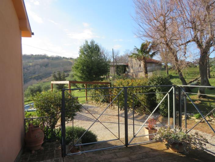 Image No.17-3 Bed Country House for sale