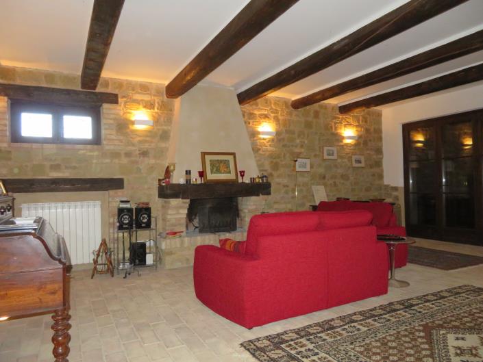 Image No.20-3 Bed Country House for sale