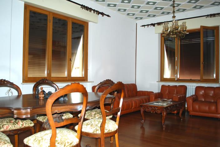 Image No.17-3 Bed House for sale