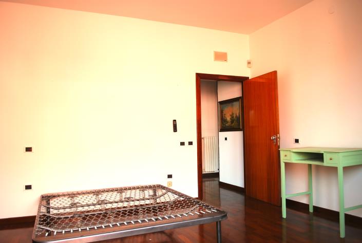 Image No.20-3 Bed House for sale