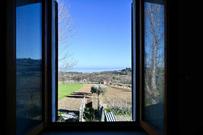 Image No.17-3 Bed Country Property for sale