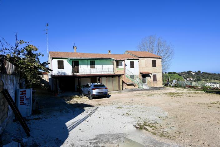 Image No.6-3 Bed Country Property for sale