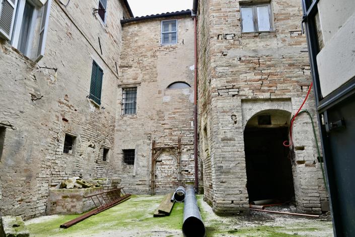 Image No.10-3 Bed Townhouse for sale