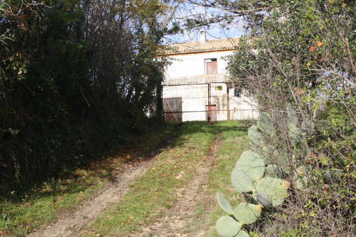 Image No.17-4 Bed Farmhouse for sale