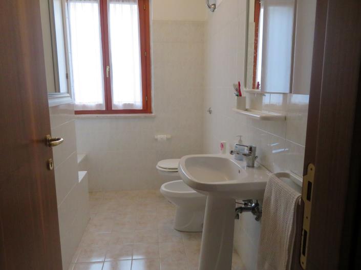 Image No.23-2 Bed House for sale