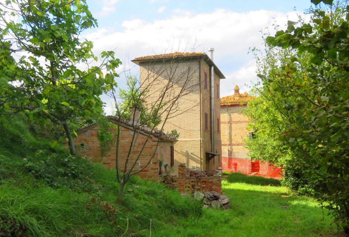 Image No.8-2 Bed House for sale