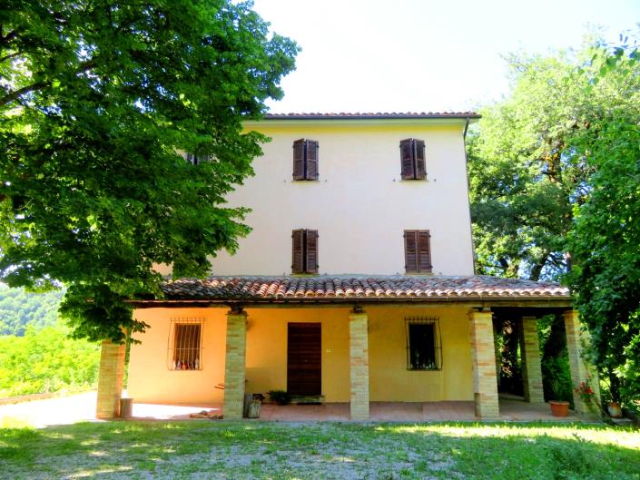 Image No.2-Propriété de pays de 4 chambres à vendre à Sarnano