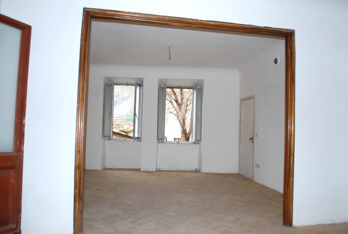 Image No.10-6 Bed Apartment for sale