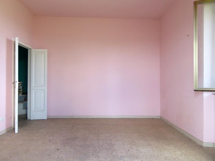 Image No.25-2 Bed Townhouse for sale