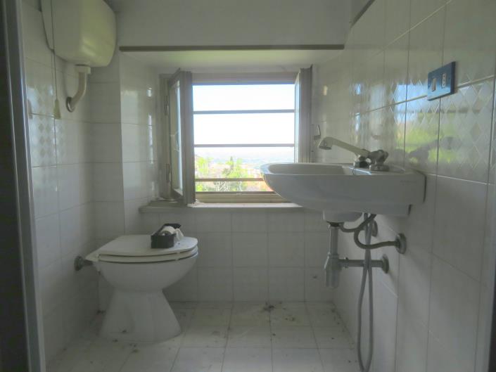 Image No.37-2 Bed Townhouse for sale