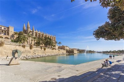 SWOPAL10317_1_20_Palma de Mallorca Cathedral & Fountain