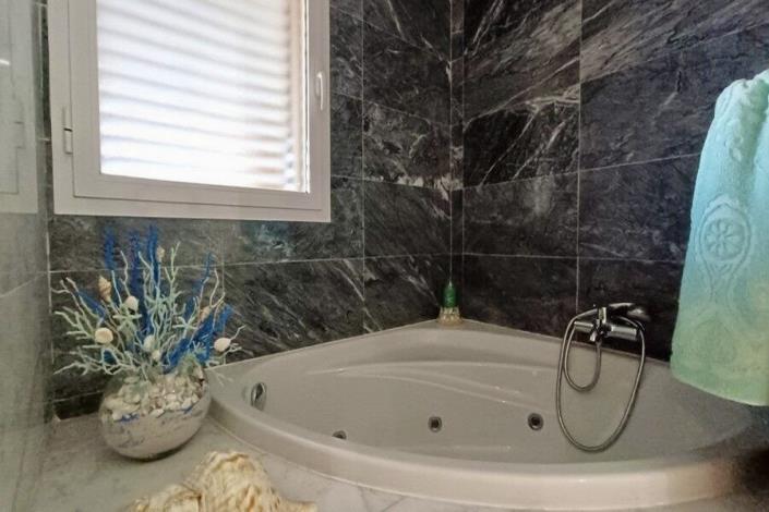 Image No.21-2 Bed Apartment for sale