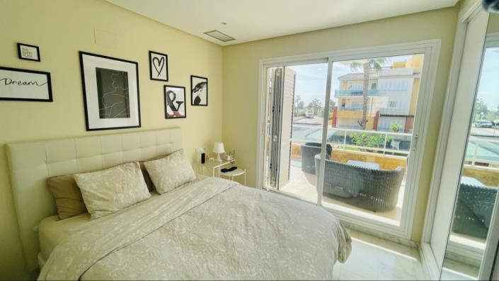 Image No.17-3 Bed Apartment for sale