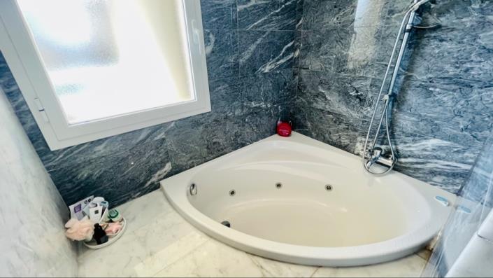 Image No.20-3 Bed Apartment for sale