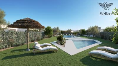 Piscina-en-baja-con-el-logo